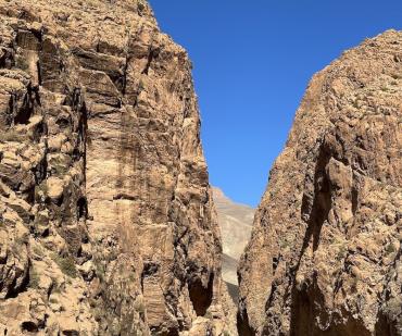 Gorges spectaculaires du Dades traversées en 4x4 lors d’un circuit aventure au Maroc depuis Marrakech