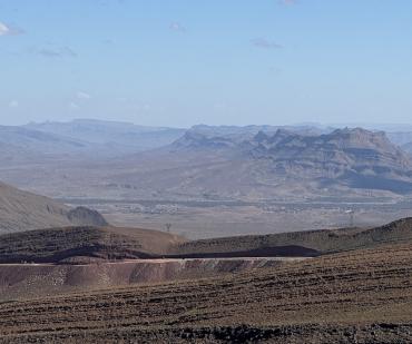 Panorama des montagnes du Haut Atlas – traversée incontournable du circuit de 8 jours au Maroc depuis Casablanca