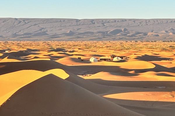 Jour 2 : Agdez – Vallée du Draa – Zagora – Tamegroute – M'hamid – Erg Chigaga